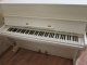Фортепиано - окрашены в белый цвет. Купить пианино белого цвета.